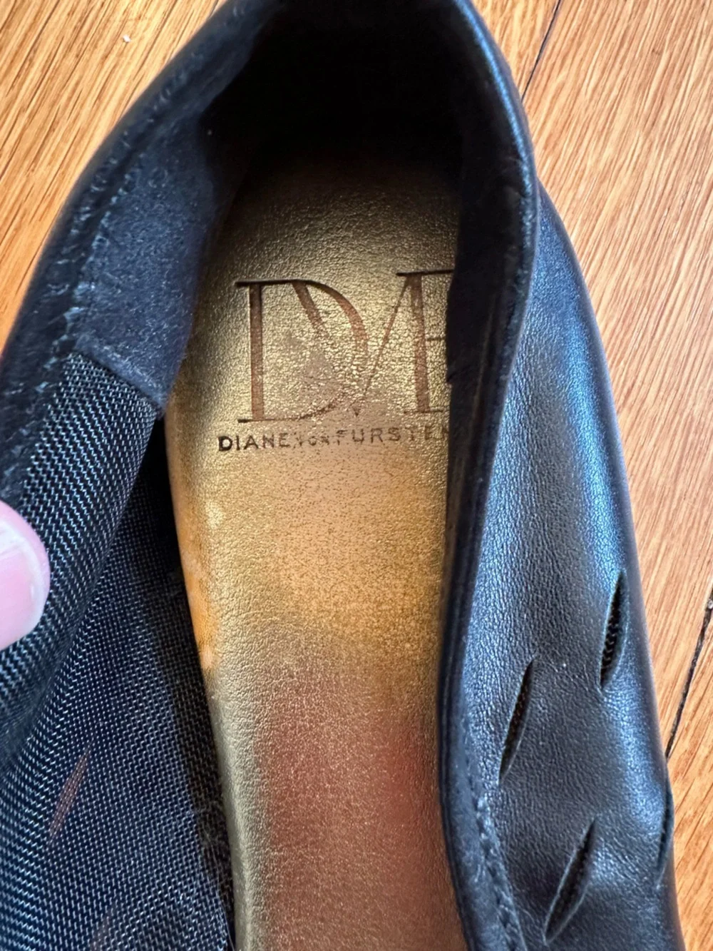 Classic Y2K vintage DVF Black Women's Leather Ballet Flats